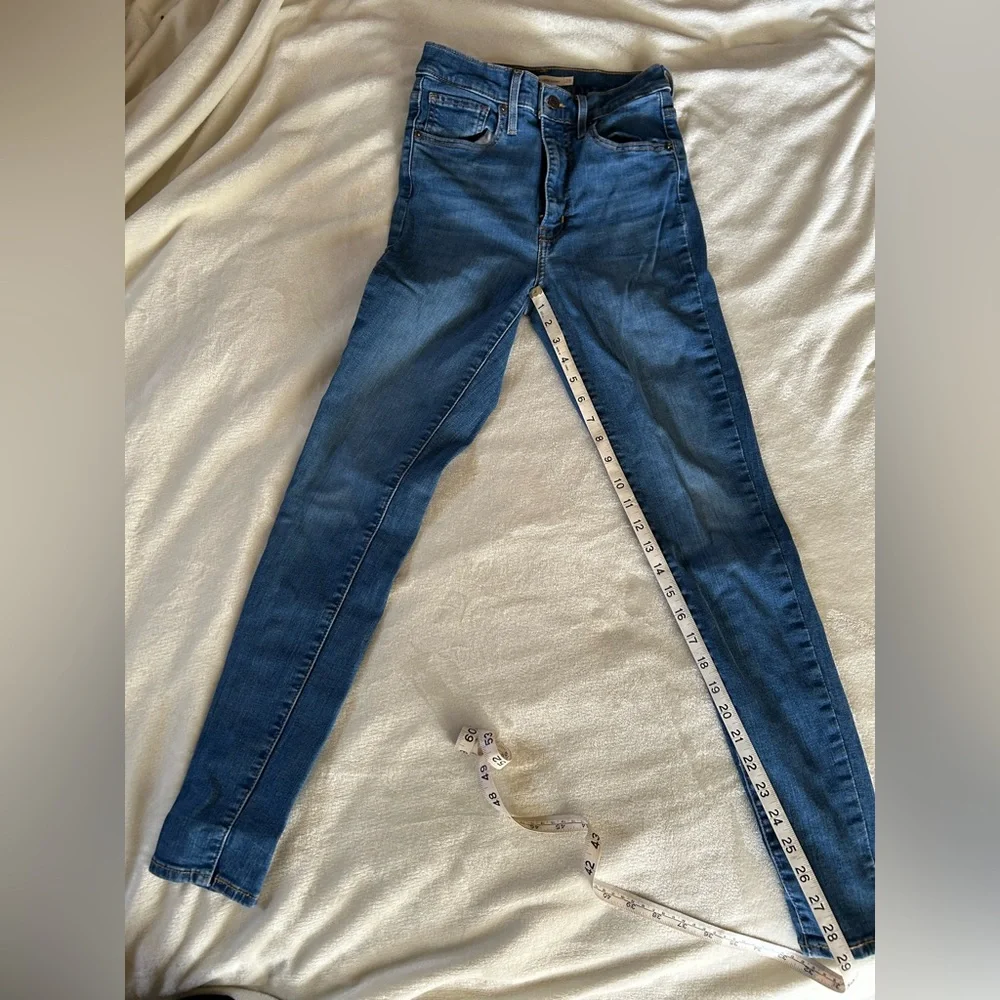 Levi's High Rise Skinny Jeans - Picture 7 of 12